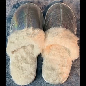 PINK Victoria’s Secret cozy slippers